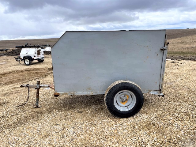 Single axle pintle hitch enclosed trailer